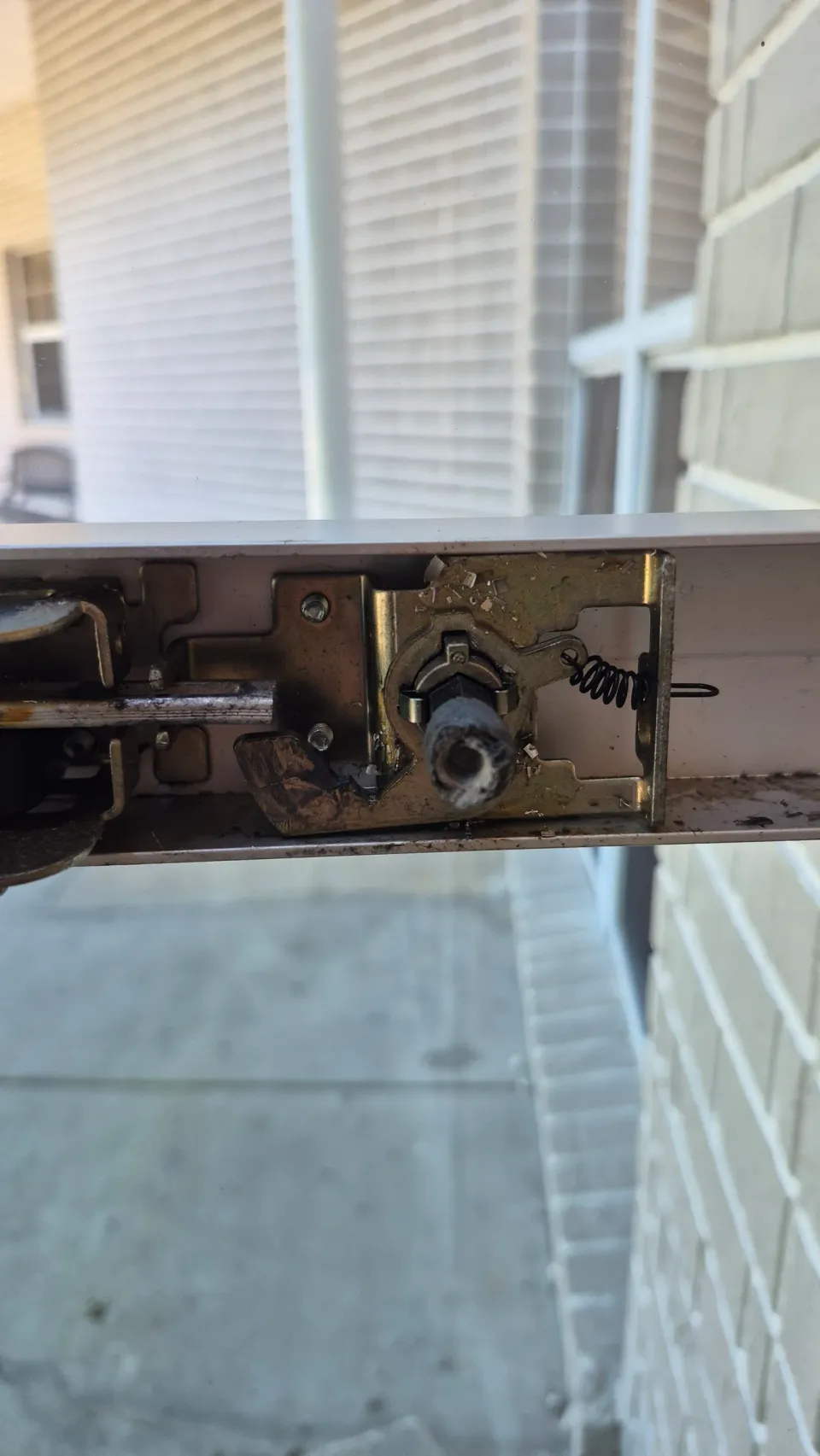 Exposed operating mechanism inside a commercial door bar